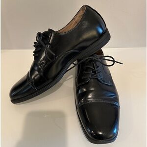 Boys Florsheim Shoe Co. BLACK Dress Shoes, Size 7m, EXCELLENT condition.